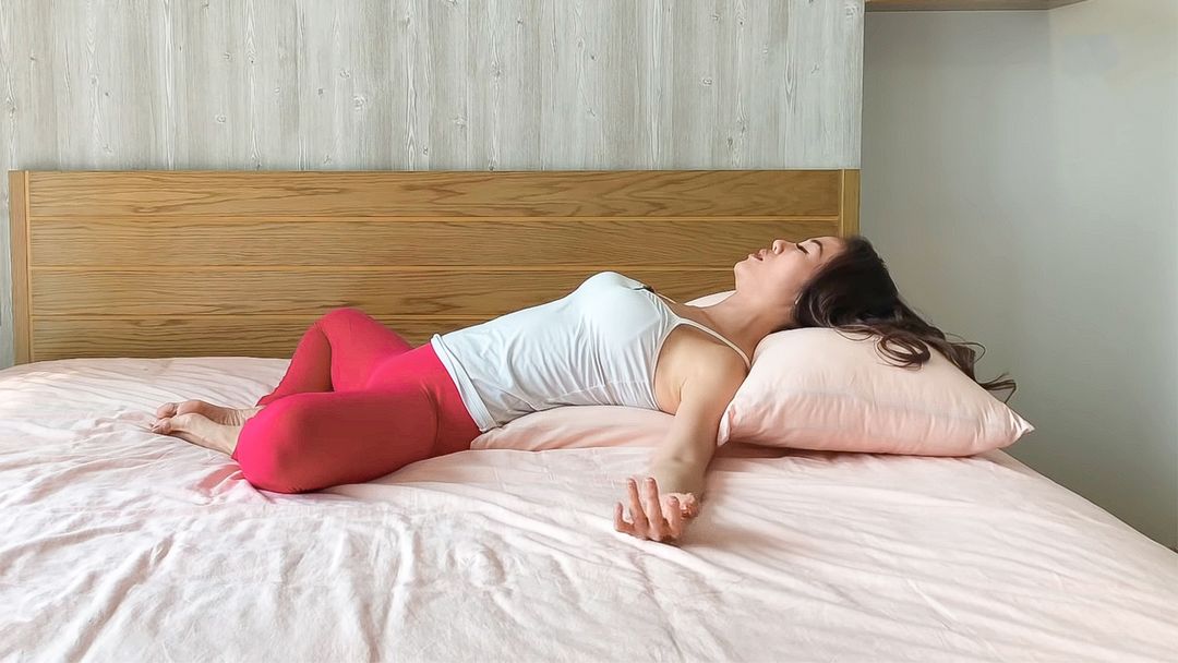 8 Health Benefits of Sleeping With a Pillow Between the Knees - Sleep Hearty