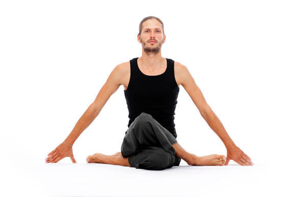 5 Essential Yoga Poses for Men | Bicycling